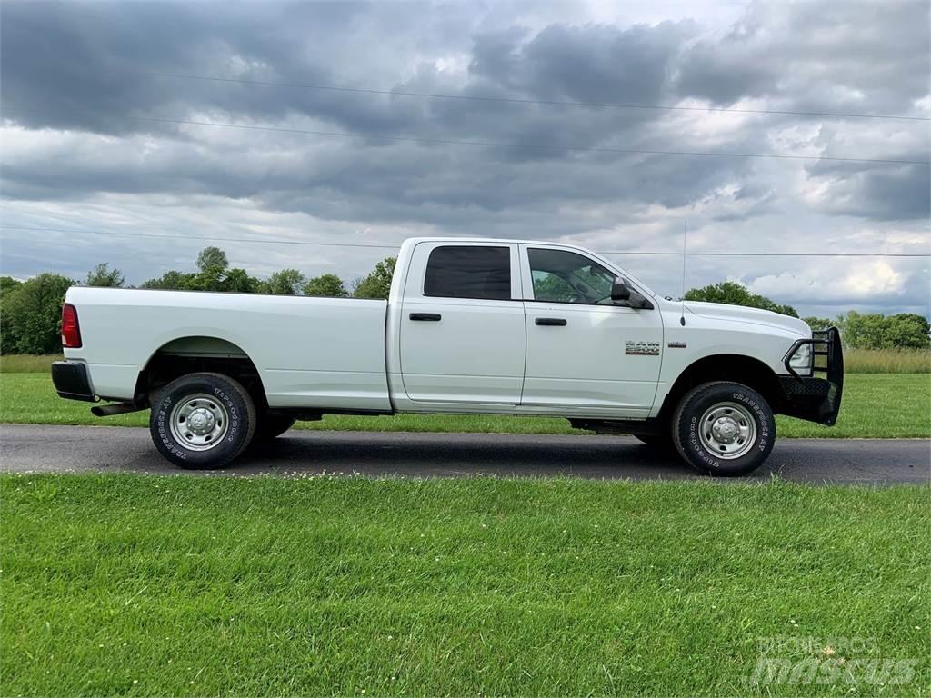 RAM 2500 Pick up de caixa aberta