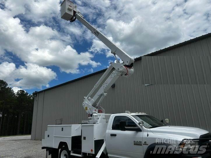 RAM 5500 Plataformas aéreas montadas em camião