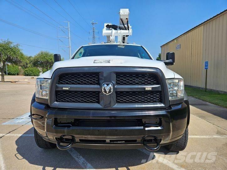 RAM 5500 Plataformas aéreas montadas em camião