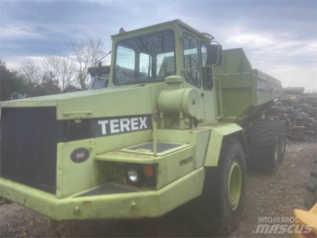 Terex 2566 Carrinhas de caixa fechada