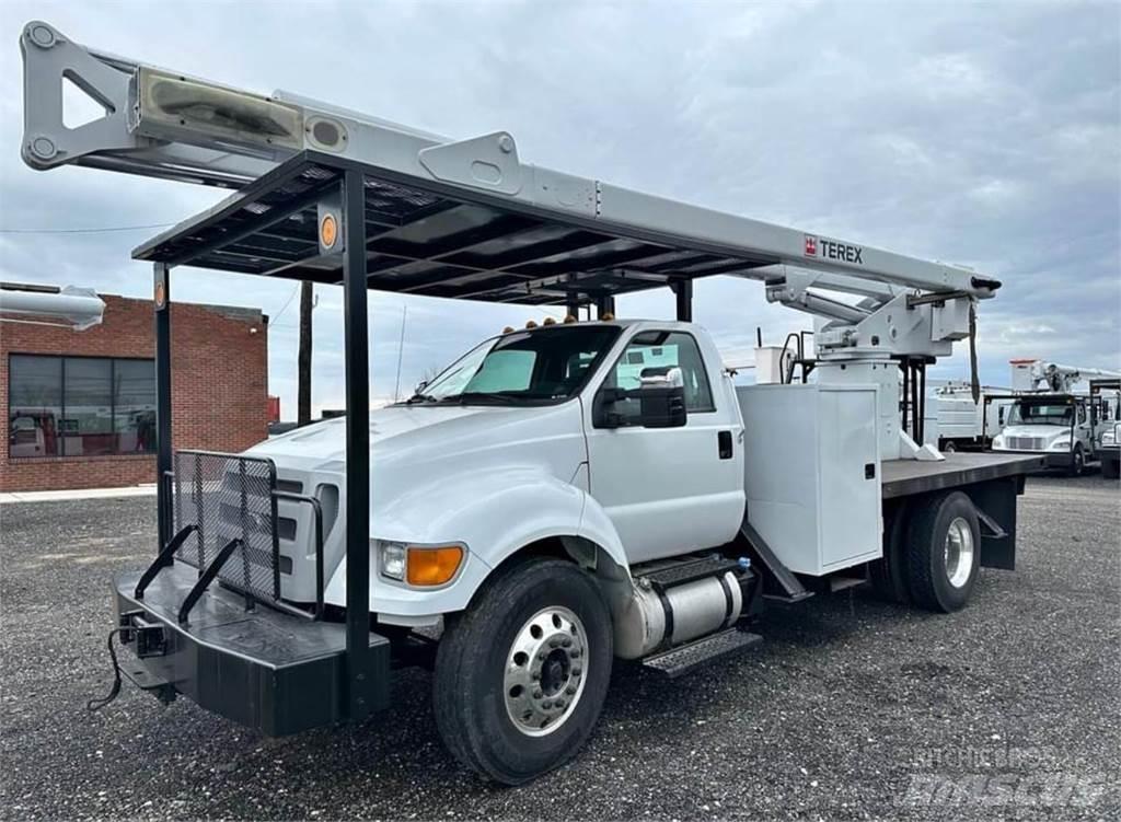 Terex XT60 Plataformas aéreas montadas em camião