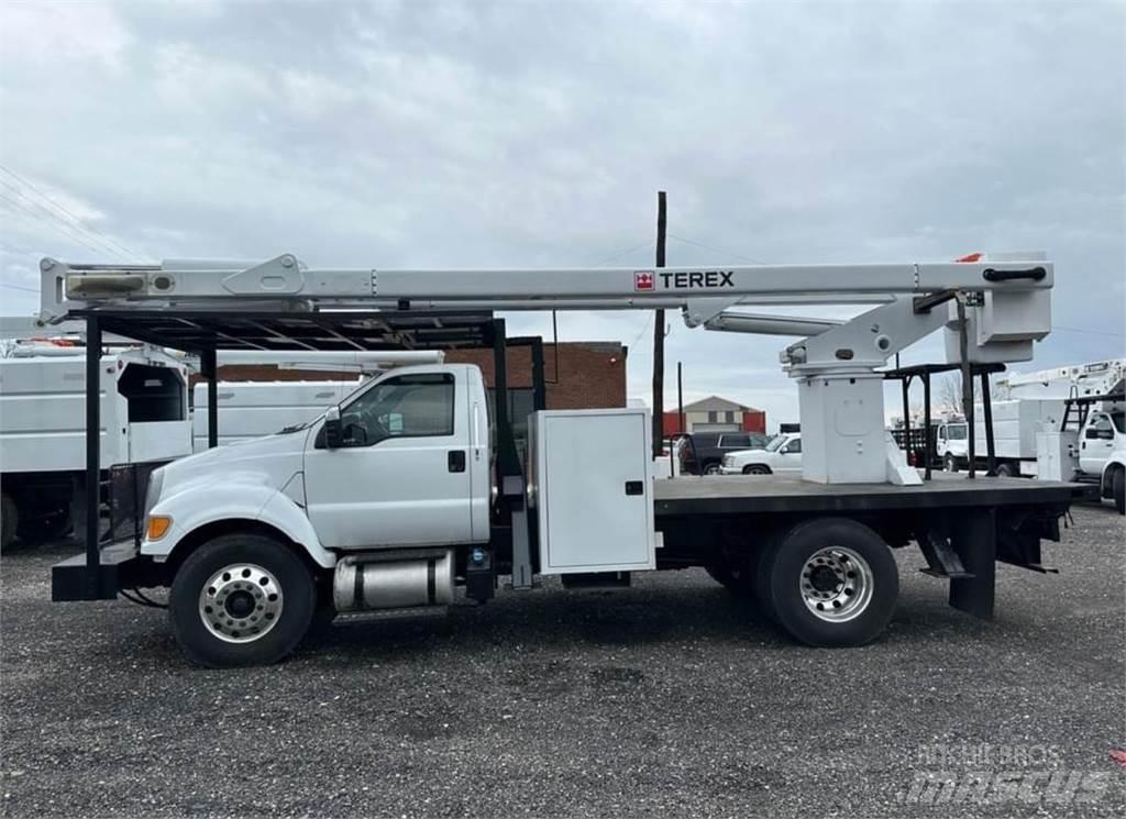 Terex XT60 Plataformas aéreas montadas em camião