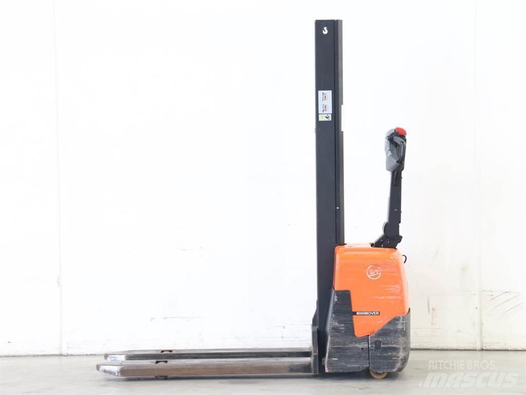 BT HWE100 Empilhador para operador externo