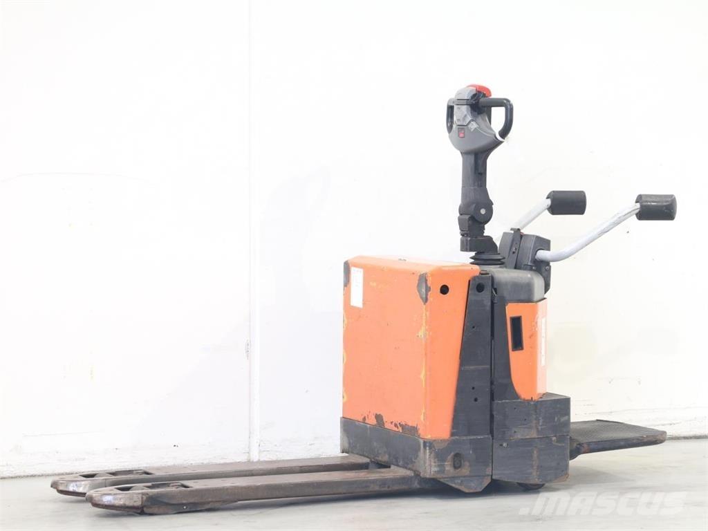 BT LPE200/8 Empilhador para operador externo