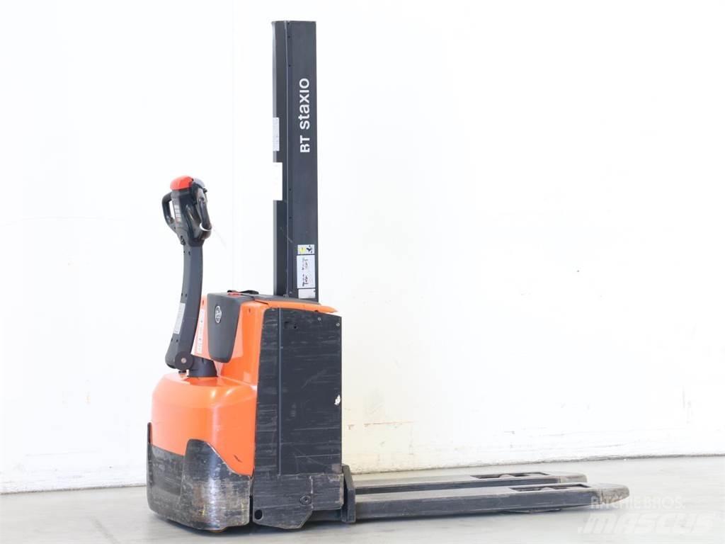 BT SWE080L Empilhador para operador externo