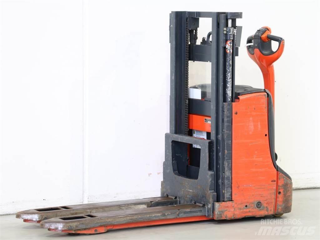 Linde D06/1160 Empilhador para operador externo
