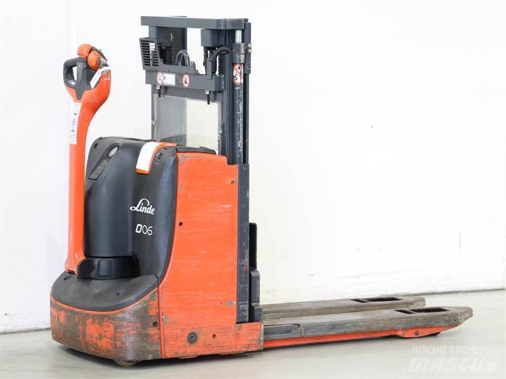 Linde D06/1160 Empilhador para operador externo