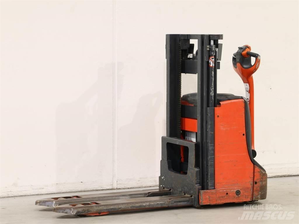 Linde D06/1160 Empilhador para operador externo