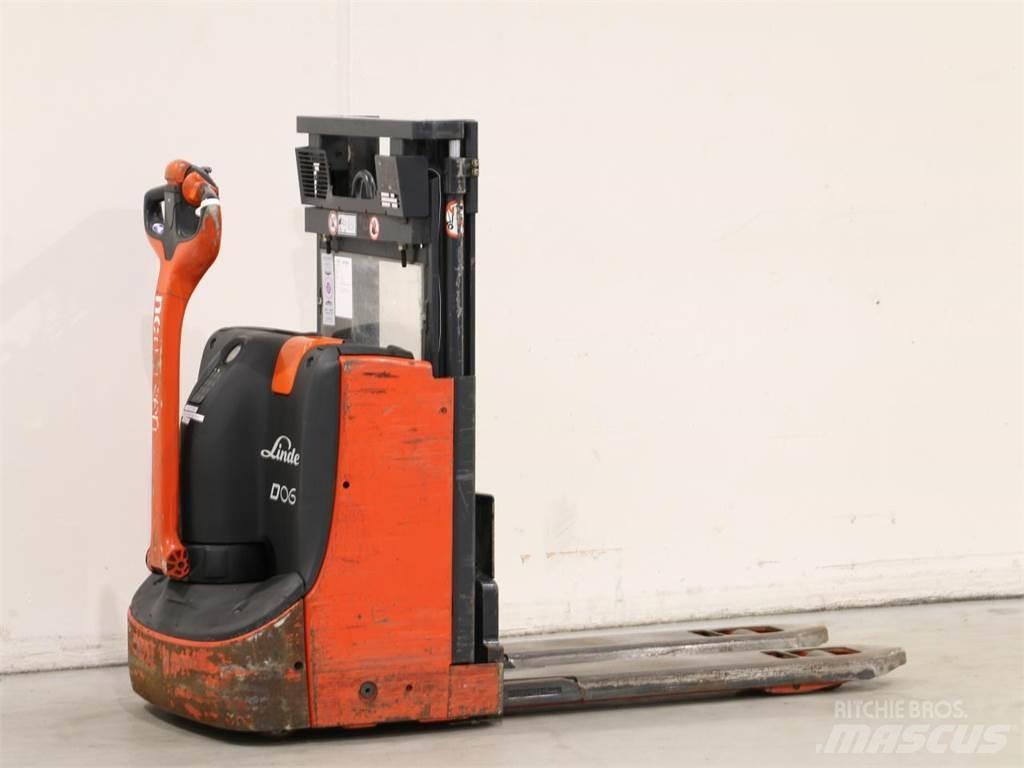 Linde D06/1160 Empilhador para operador externo