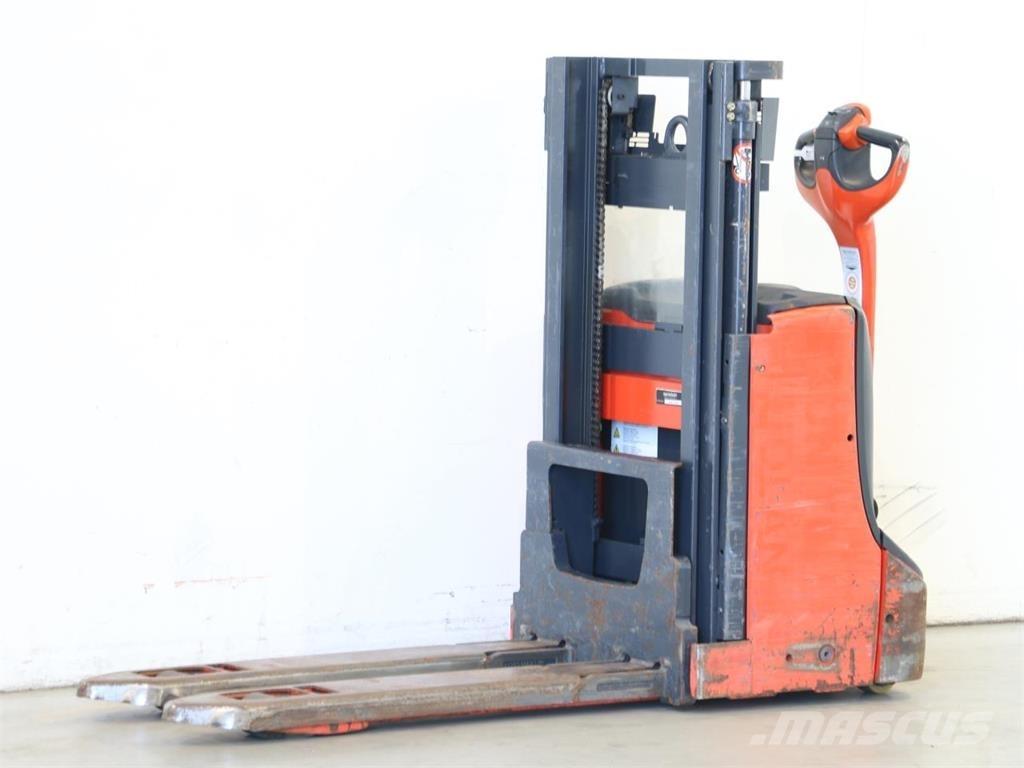 Linde D06/1160 Empilhador para operador externo