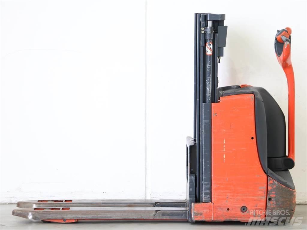 Linde D06/1160 Empilhador para operador externo