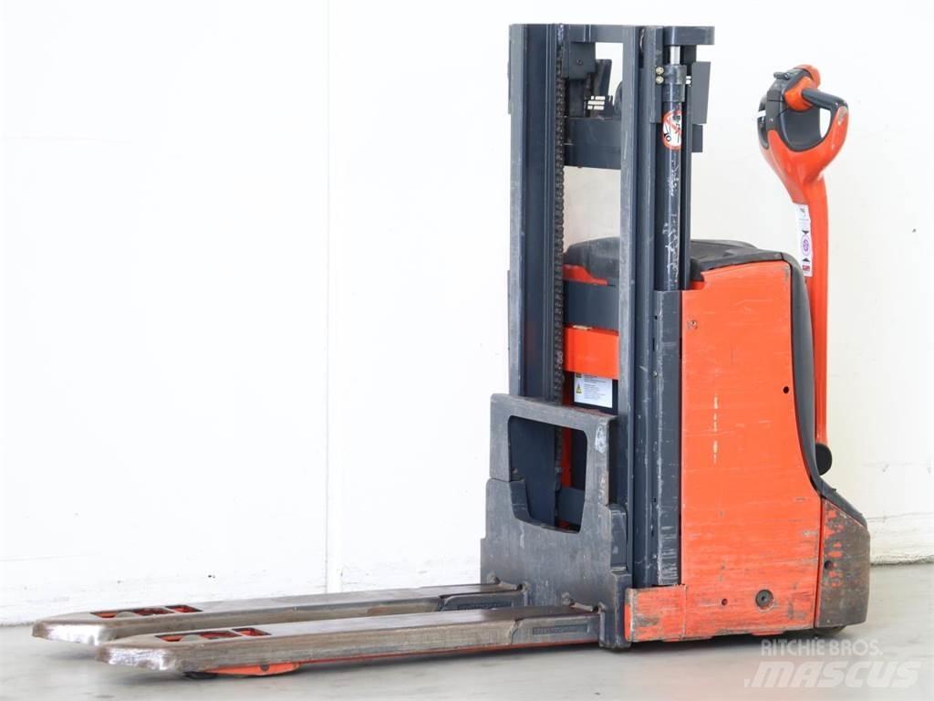 Linde D06/1160 Empilhador para operador externo