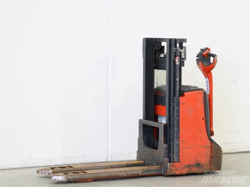 Linde D06/1160-00 Empilhador para operador externo