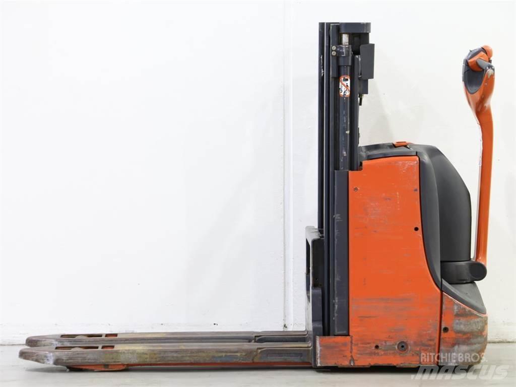 Linde D06/1160-00 Empilhador para operador externo