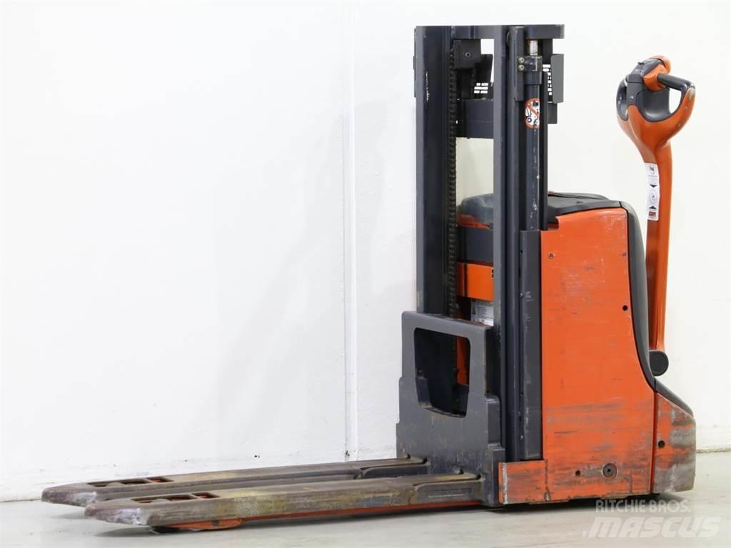 Linde D06/1160-00 Empilhador para operador externo