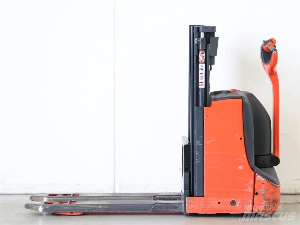 Linde D06/1160-00 Empilhador para operador externo
