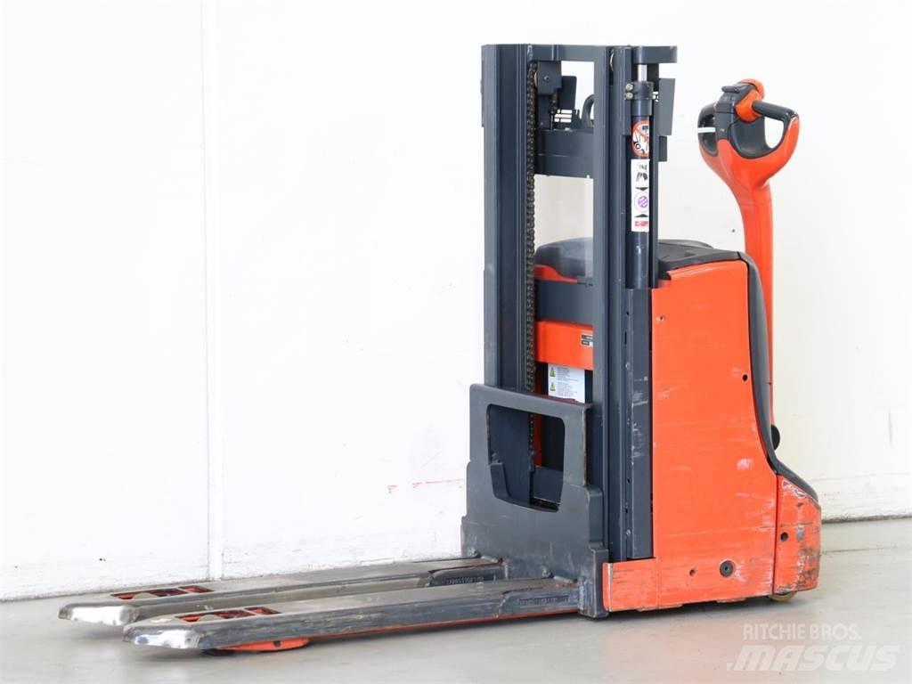 Linde D06/1160-00 Empilhador para operador externo