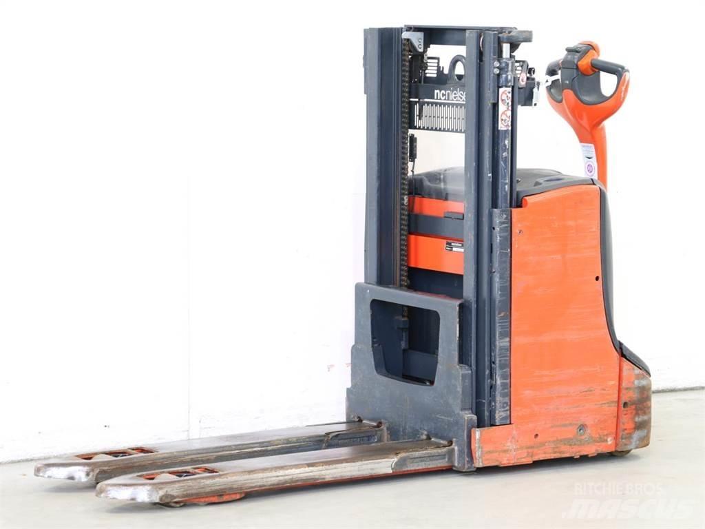 Linde D08/1160-00 Empilhador para operador externo