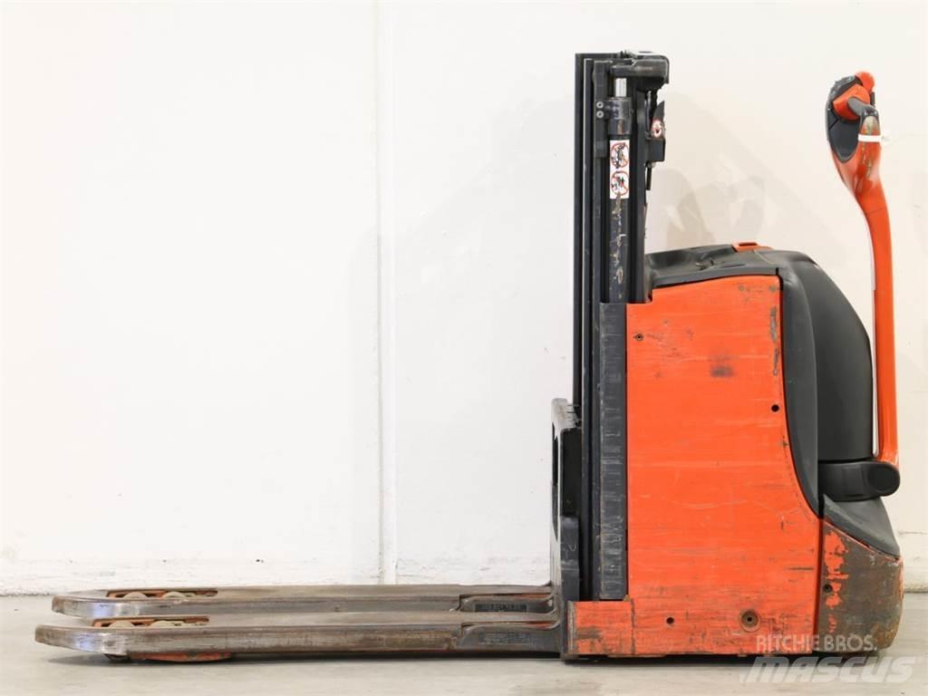 Linde D08/1160-00 Empilhador para operador externo