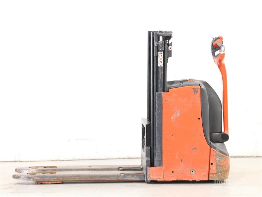Linde D08/1160-00 Empilhador para operador externo