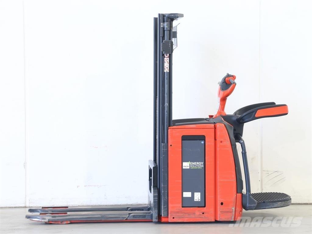 Linde D12AP/1173-01 Empilhador para operador externo