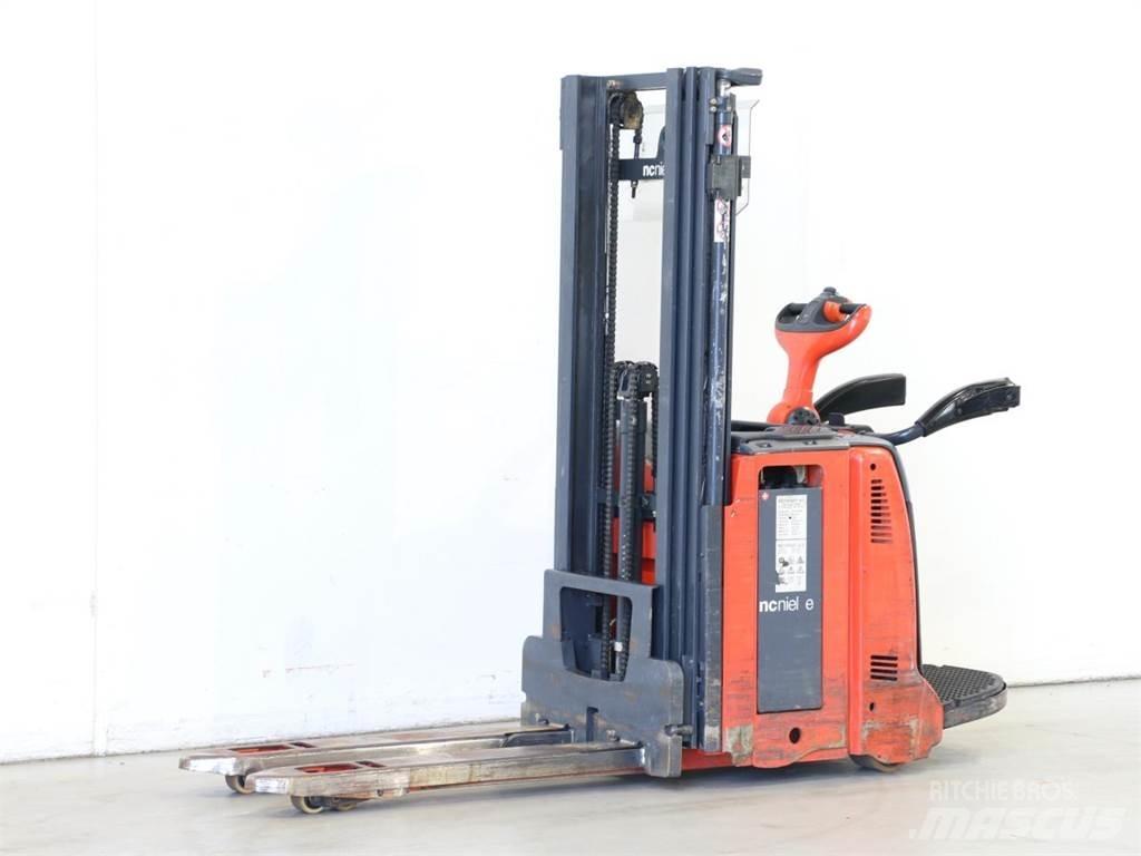 Linde D12AP/133 Empilhador para operador externo
