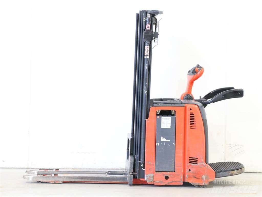 Linde D12AP/133 Empilhador para operador externo