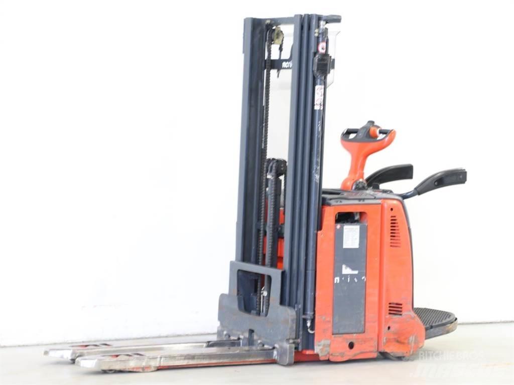 Linde D12AP/133 Empilhador para operador externo