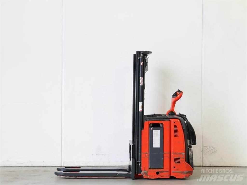 Linde D12AP/133 Empilhador para operador externo