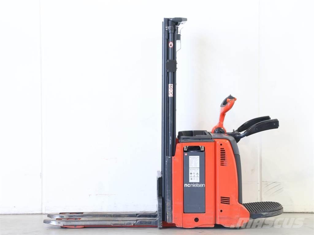Linde D12AP/133-01 Empilhador para operador externo