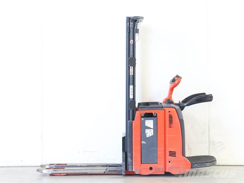 Linde D12AP/133-01 Empilhador para operador externo