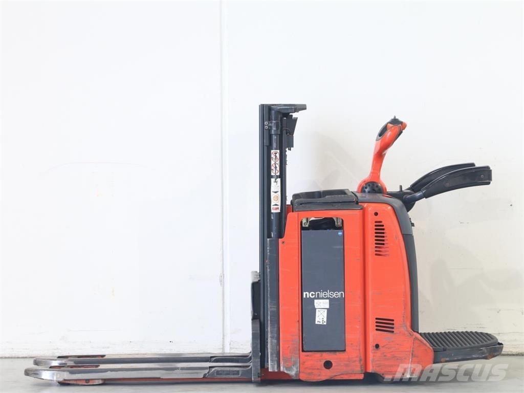Linde D12HPAP/133-00 Empilhador para operador externo