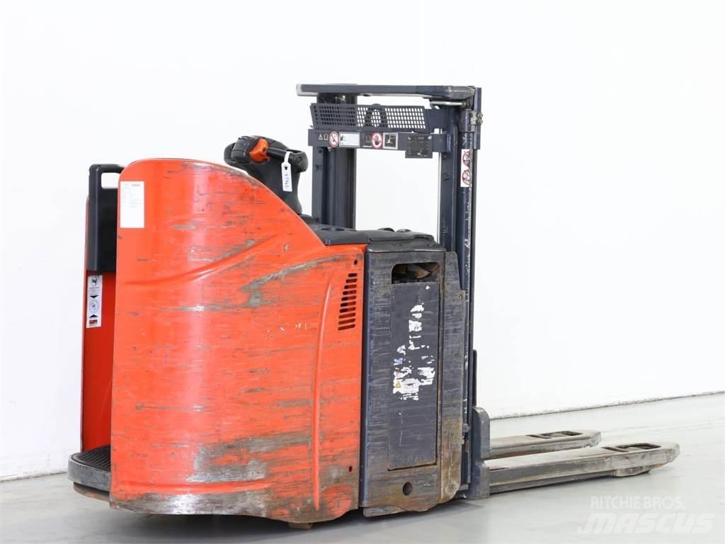Linde D12HPSP/133 Empilhador para operador externo