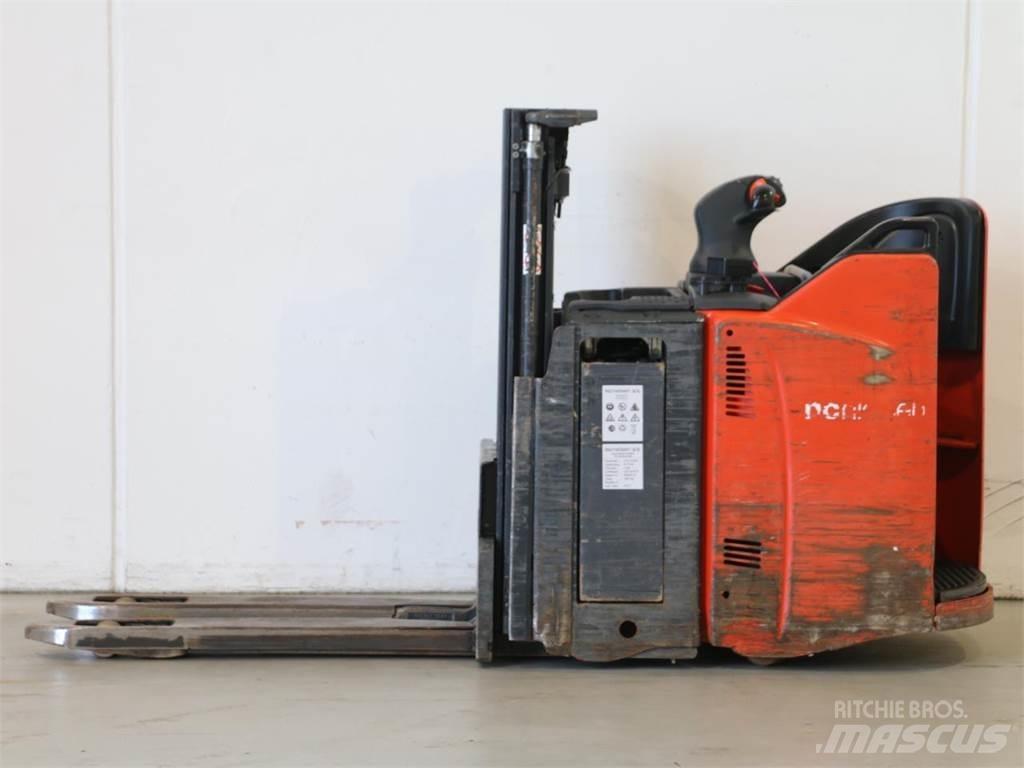 Linde D12HPSP/133 Empilhador para operador externo