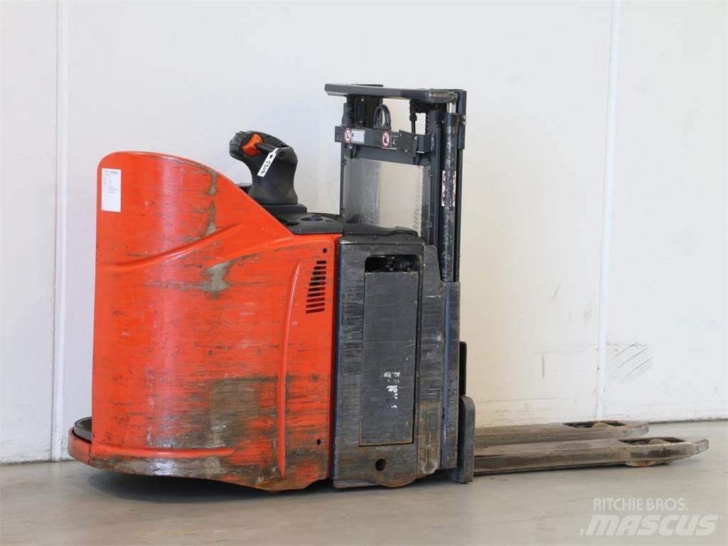 Linde D12HPSP/133 Empilhador para operador externo
