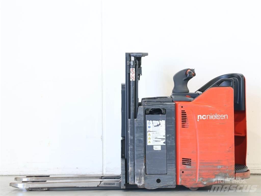 Linde D12HPSP/133 Empilhador para operador externo