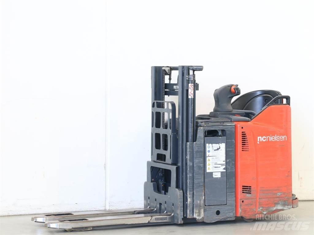 Linde D12HPSP/133 Empilhador para operador externo