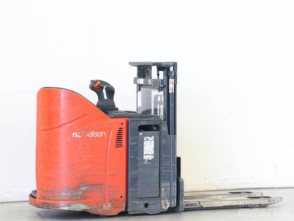 Linde D12HPSP/133 Empilhador para operador externo
