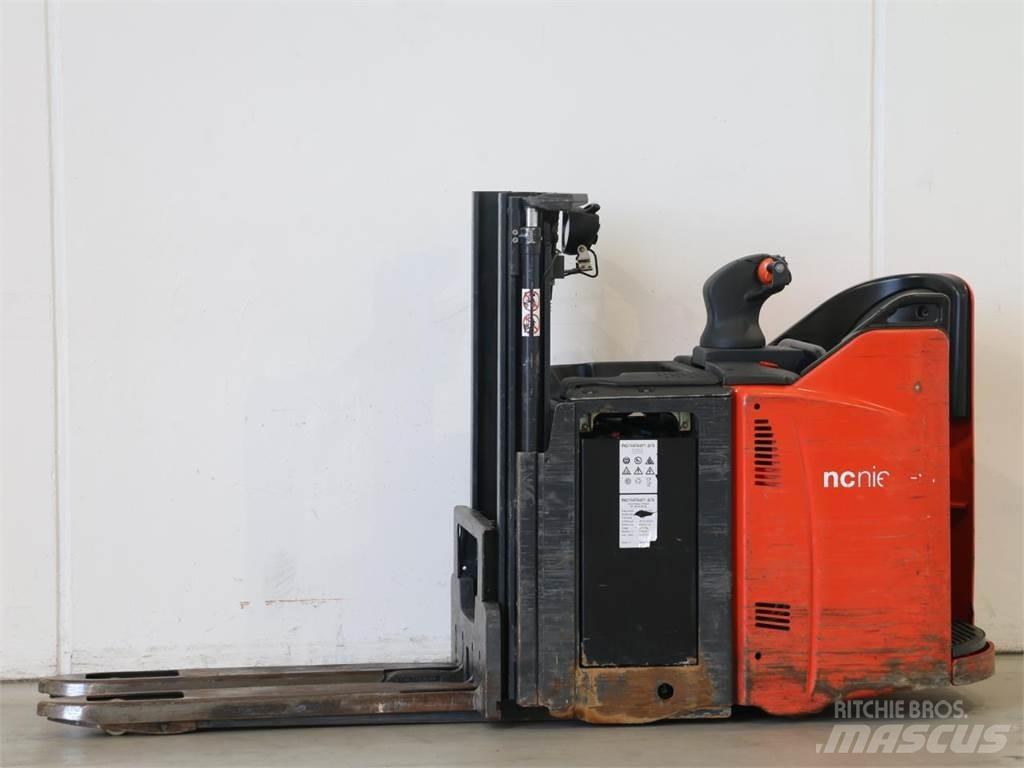 Linde D12HPSP/133-00 Empilhador para operador externo