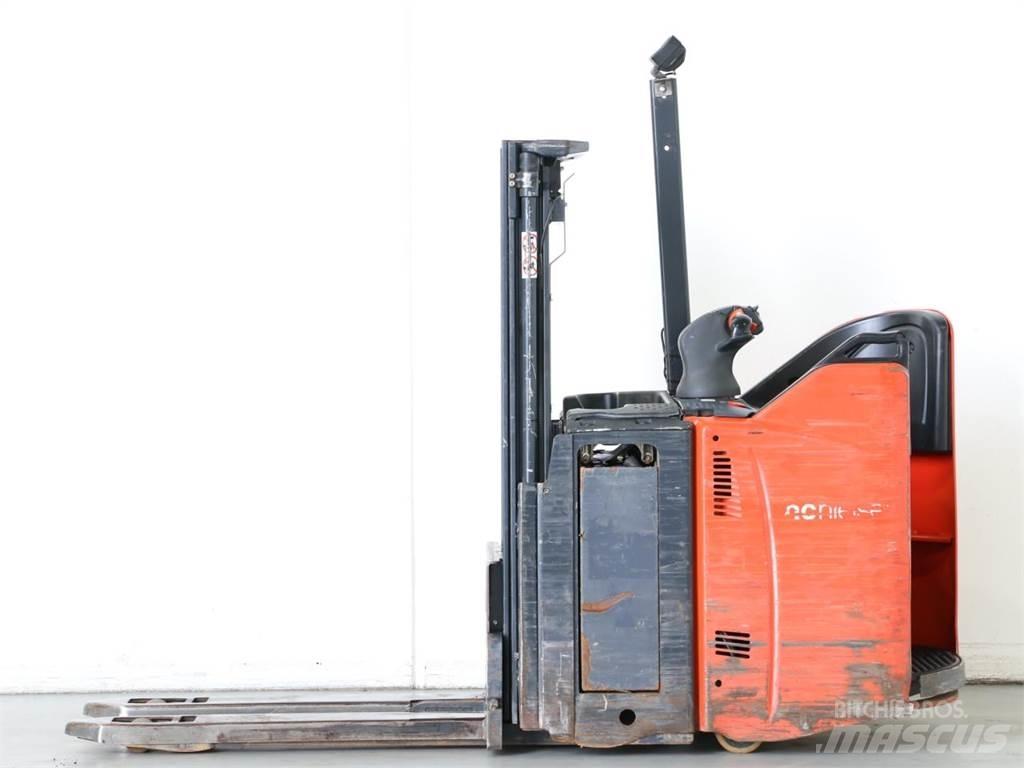 Linde D12SP/133 Empilhador para operador externo