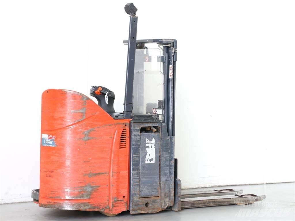 Linde D12SP/133 Empilhador para operador externo