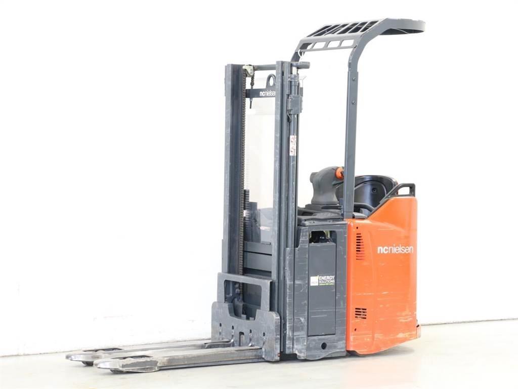 Linde D12SP/133 Empilhador para operador externo