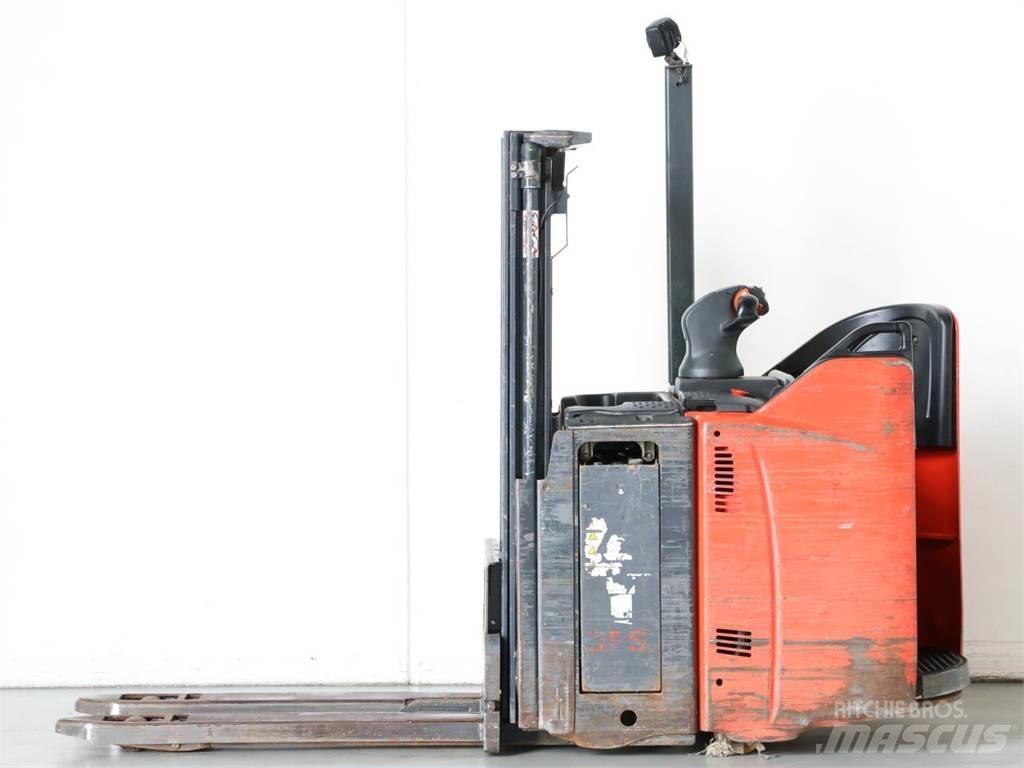 Linde D12SP/133-00 Empilhador para operador externo