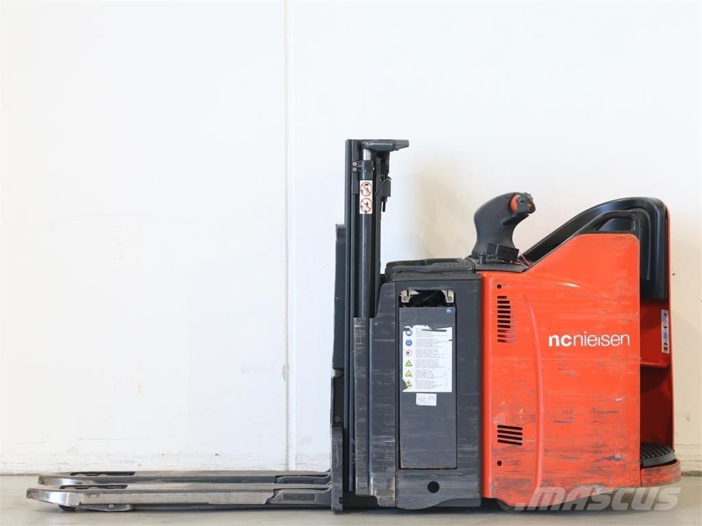 Linde D12SP/133-01 Empilhador para operador externo