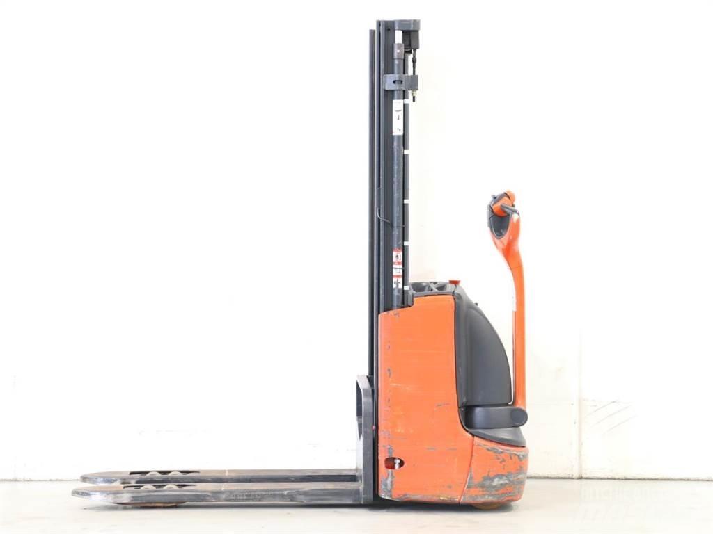 Linde L12/1172 Empilhador para operador externo