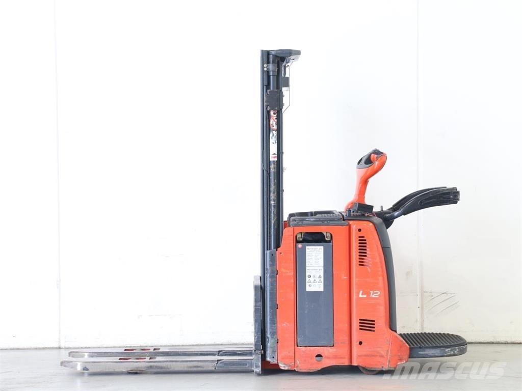Linde L12AP/133 Empilhador para operador externo