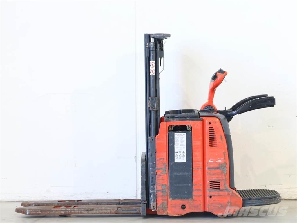 Linde L12AP/133 Empilhador para operador externo