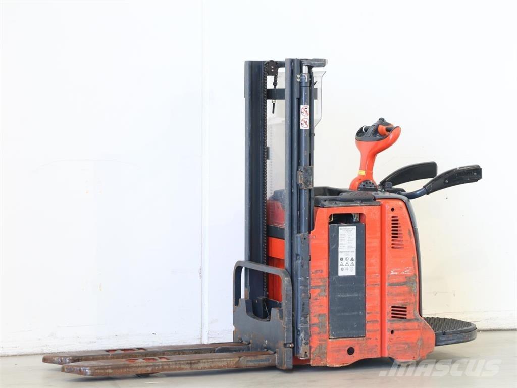 Linde L12AP/133 Empilhador para operador externo