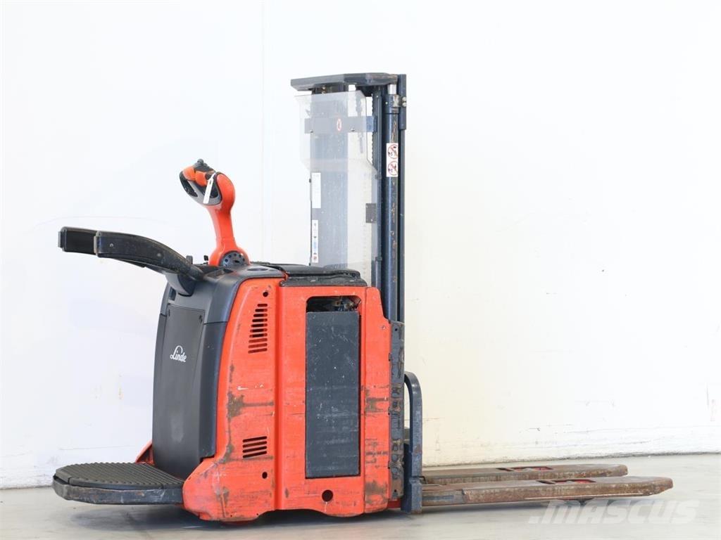 Linde L12AP/133 Empilhador para operador externo