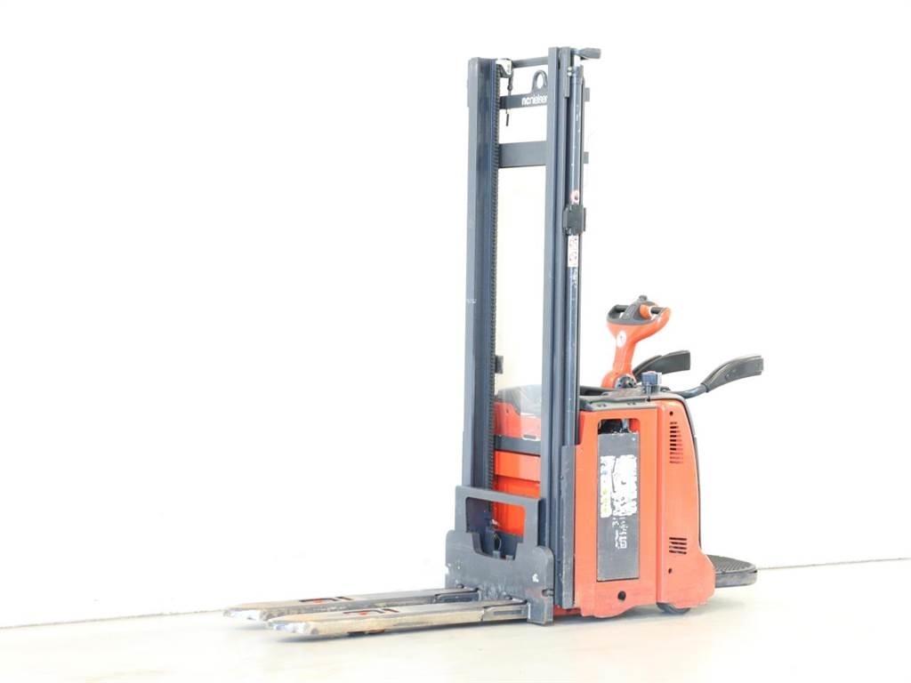Linde L12AP/133-00 Empilhador para operador externo